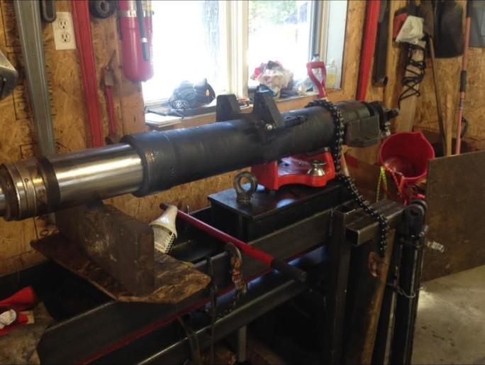 Cylindre hydraulique en atelier